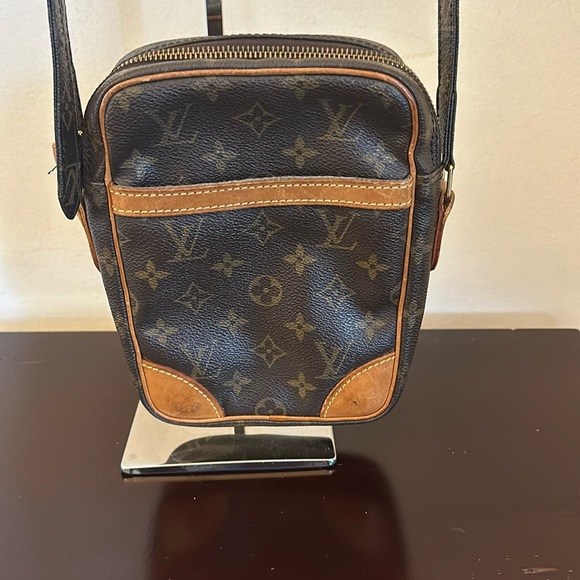 Louis Vuitton Handbags - Louis Vuitton monogrammed adjustable crossbody bag. Good condition